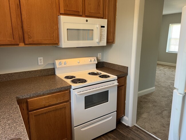 Building Photo - 2367 Cascade Rd