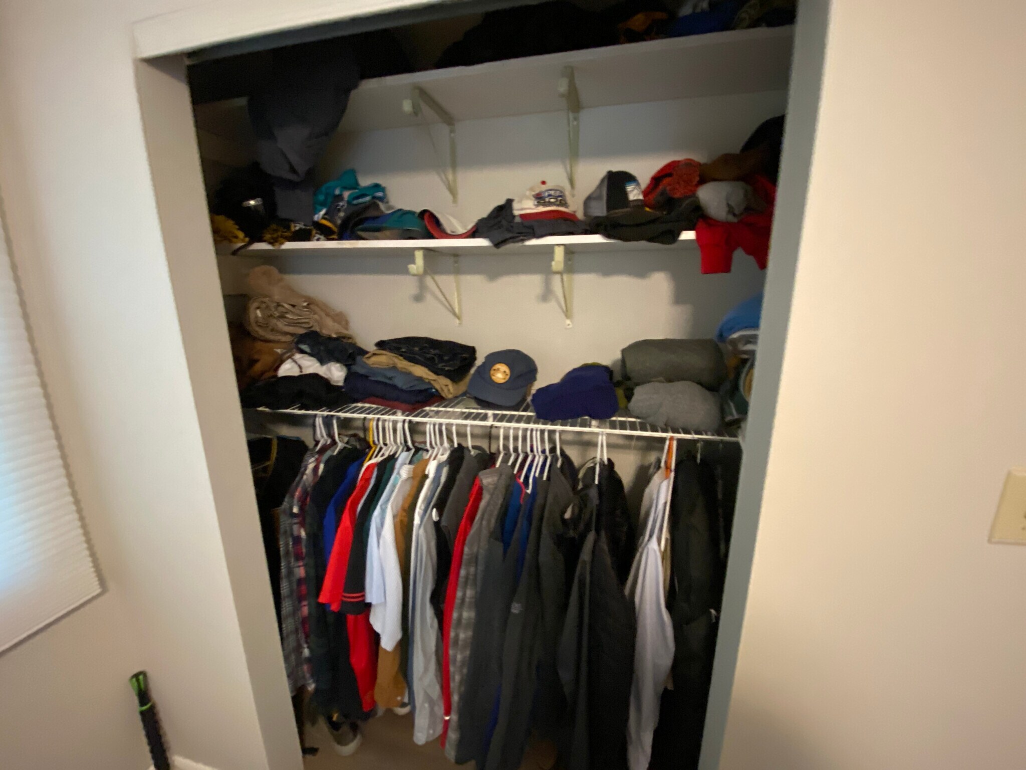 Building Photo - Room in House on Old Farm Rd