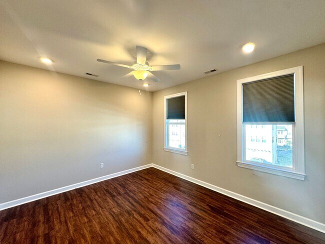 Building Photo - Experience Modern Coastal Living!