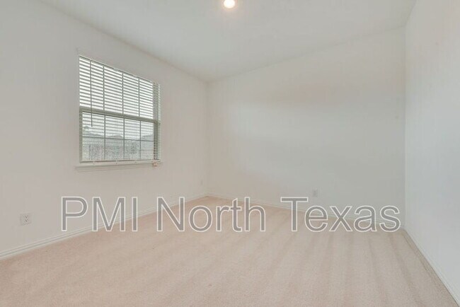 Building Photo - 3208 Appleton St