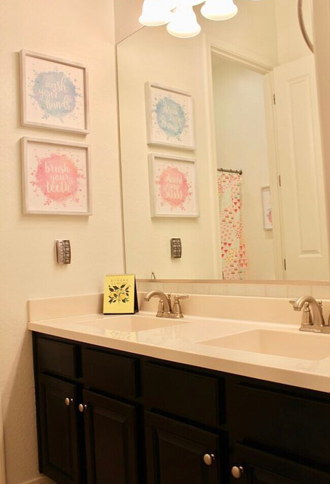 Building Photo - 20892 W Eastview Way