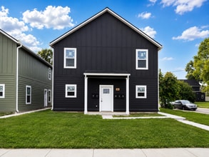 Building Photo - 1858 Gent Ave