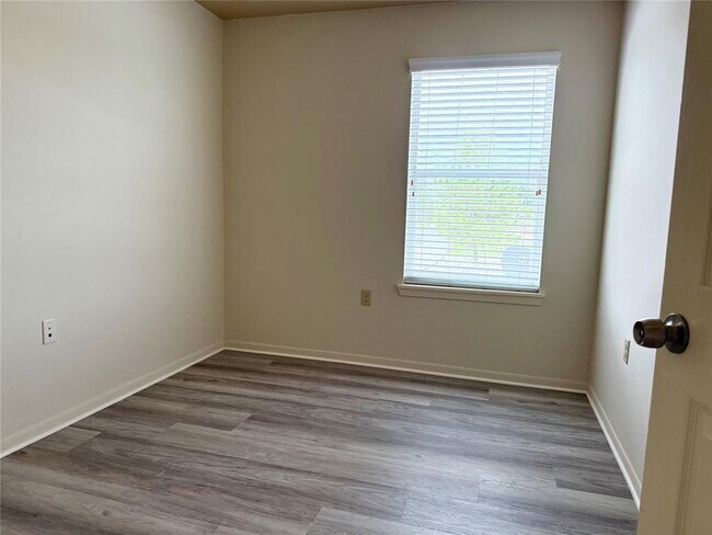 Building Photo - 10066 Emnora Ln
