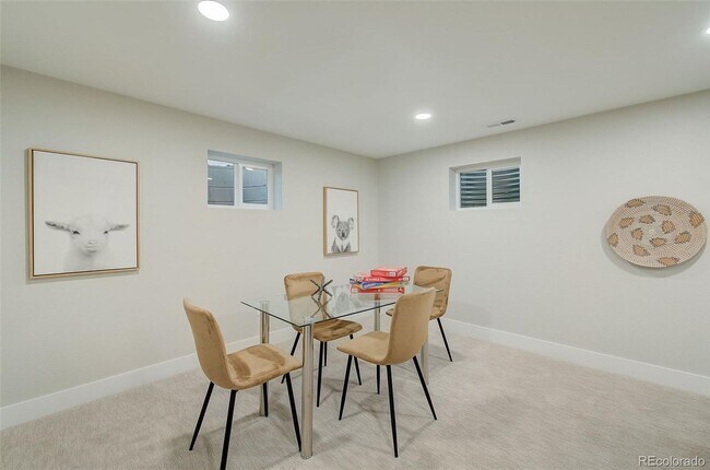 Building Photo - 5 Bedroom 3 Bathroom in Denver's Southmoor...