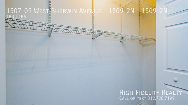Building Photo - 1507 W Sherwin Ave