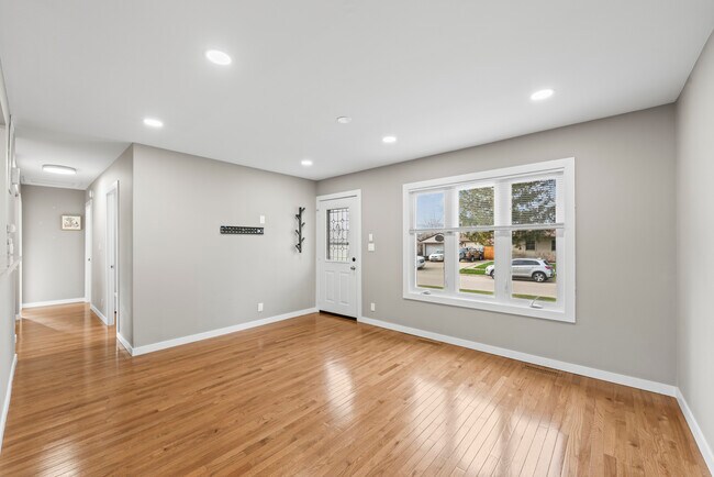 Building Photo - 25 McCabe Dr