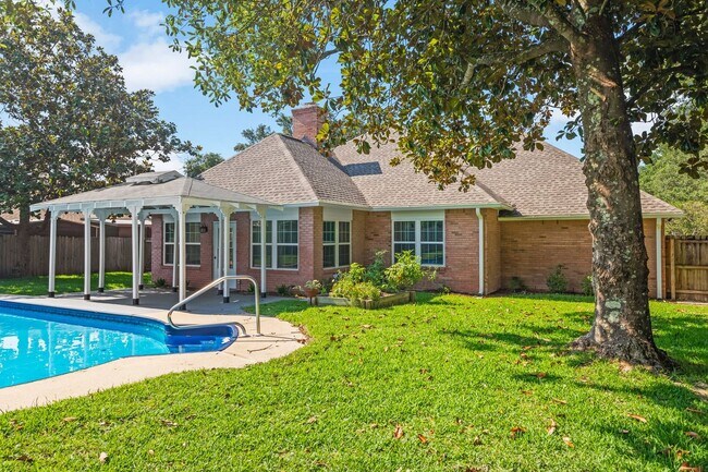Building Photo - Spacious 4 Bedroom in Bluewater Bay w/ Large POOL!!