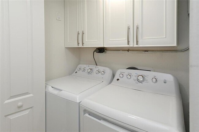 Building Photo - 300 Woodette Dr