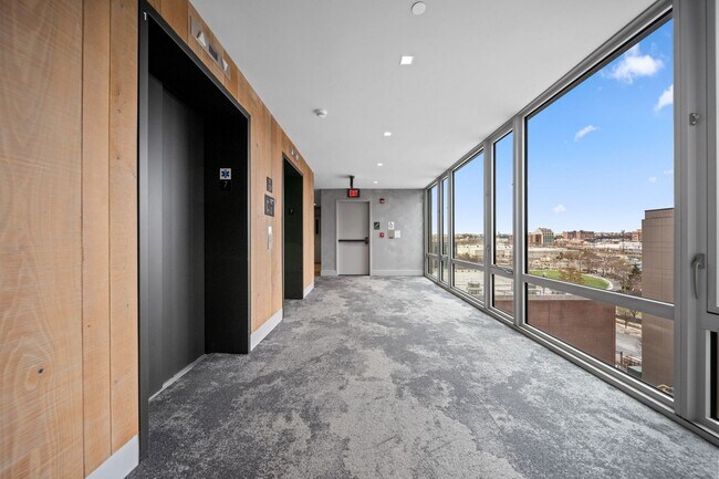 Building Photo - 2 Shore Ln