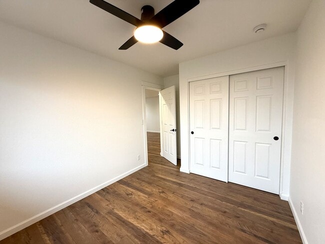 Building Photo - Brand new 3 bedroom 2 bath Sutherlin duplex