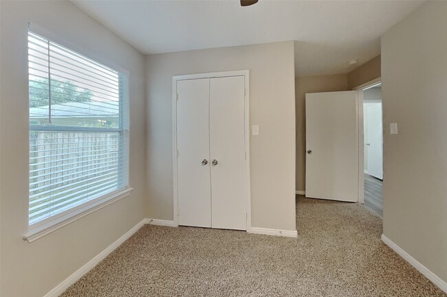 Building Photo - 16280 Sun View Ln