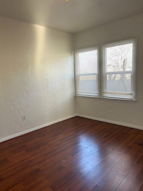 Building Photo - 321 S Pauley St