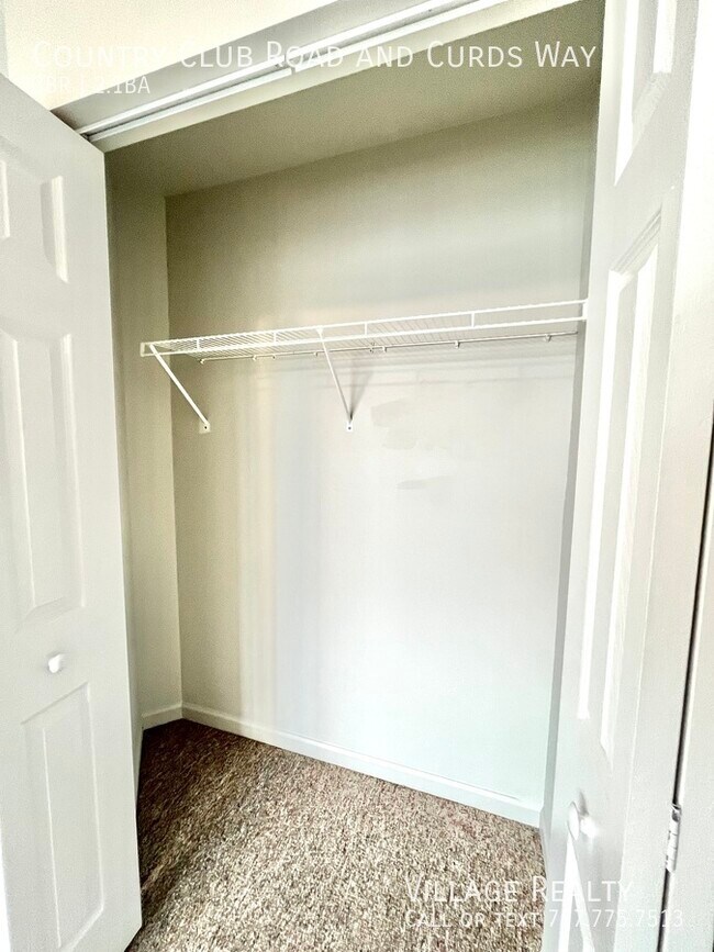 Building Photo - 703 Country Club Rd