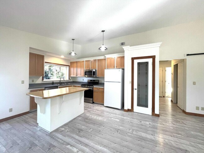 Building Photo - Open Floor plan single story home in beautiful Penn Valley, CA 95946