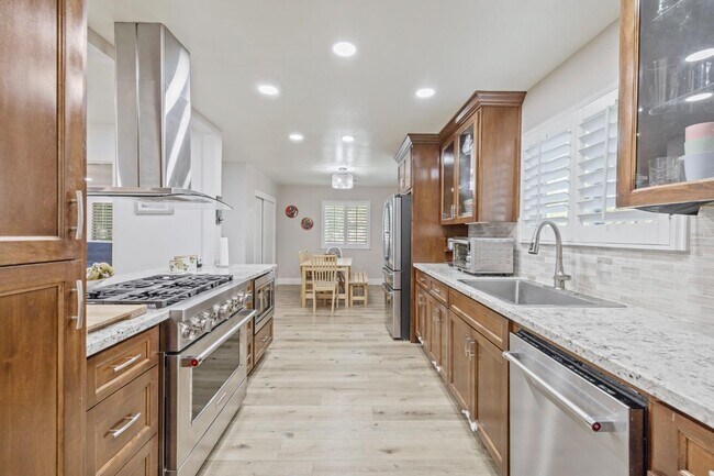 Building Photo - 2018 W Los Altos Ave