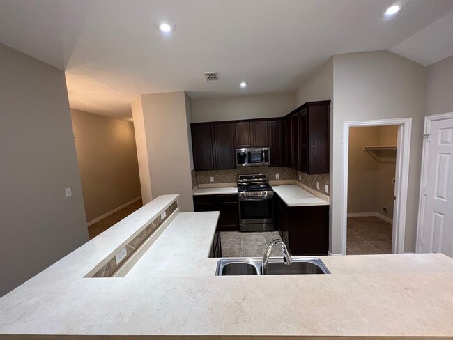 Building Photo - 922 Fulbourne Dr