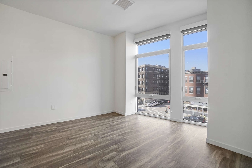 Building Photo - 83 Beacon St