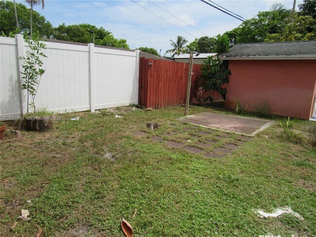 Building Photo - 2016 SW 37th Ave