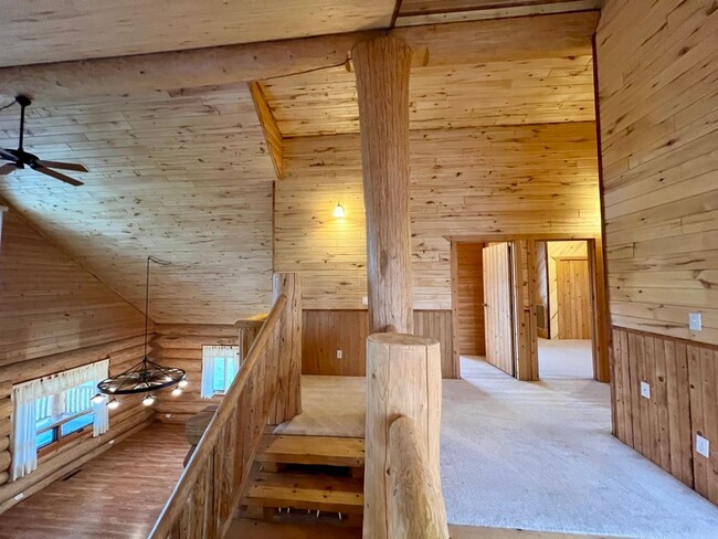 Building Photo - Enchanting Log Home for Lease