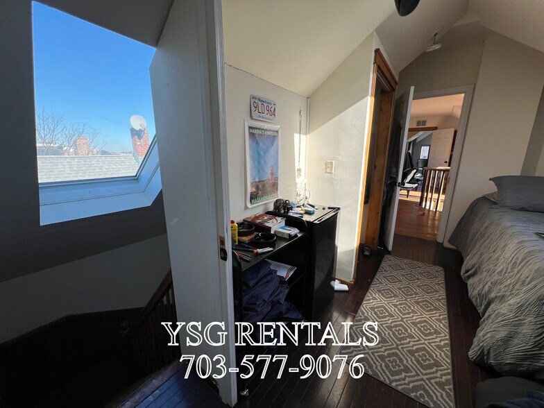 Building Photo - 9 Sunset St