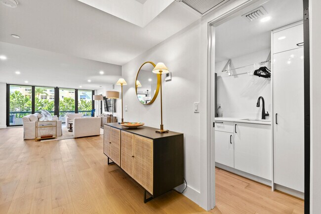 Building Photo - 2660 S Ocean Blvd