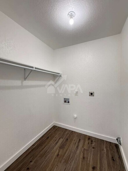 Building Photo - 3713 Candlebluff Dr