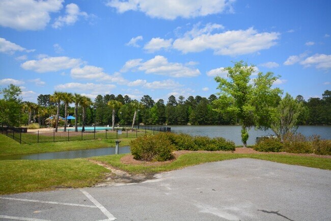 Building Photo - Executive Home in Convenient Location