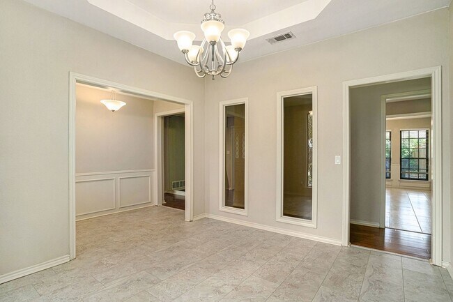 Building Photo - 802 Pebblebrook Dr