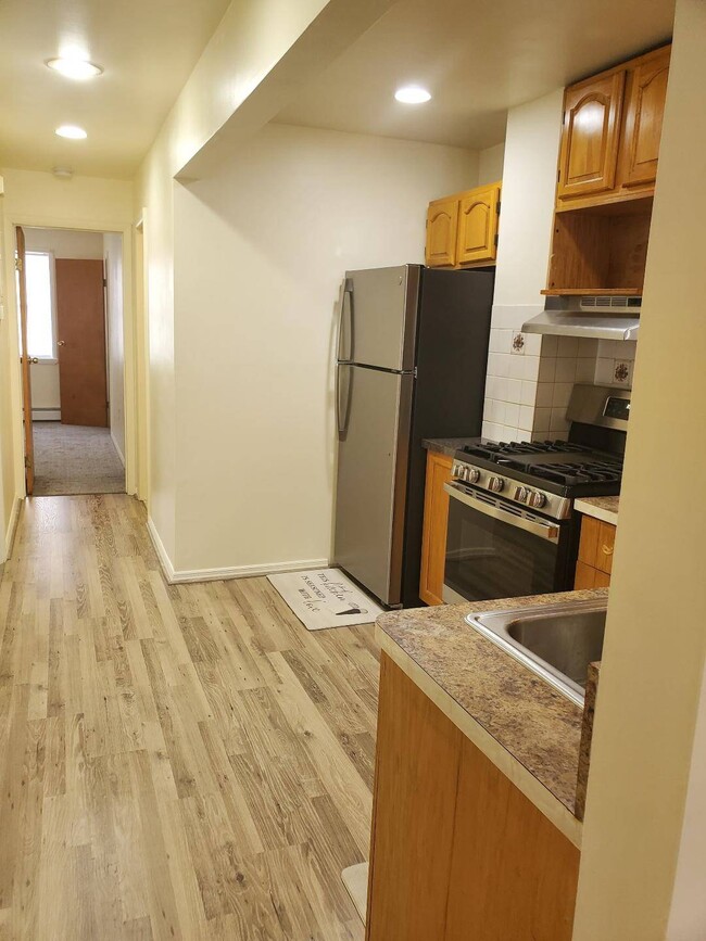 Building Photo - 949 Eldert Ln