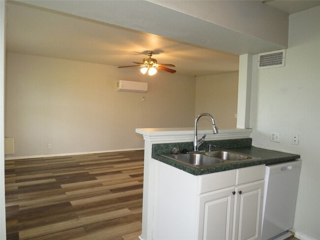 Building Photo - 4647 Bonnie Brae St