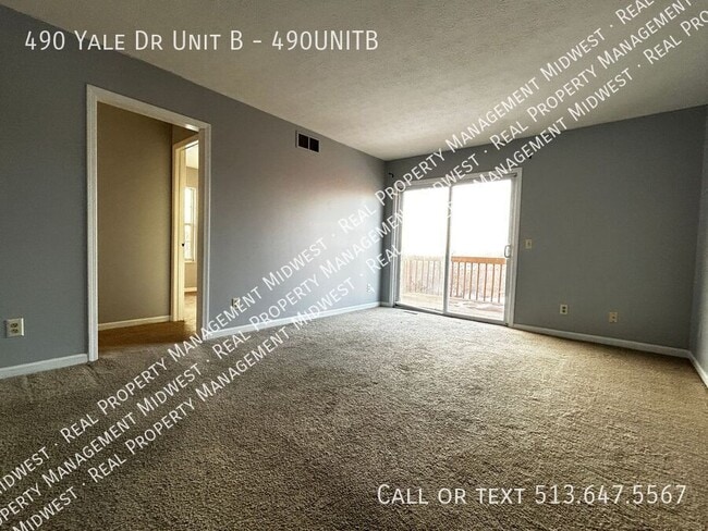 Building Photo - 490 Yale Dr