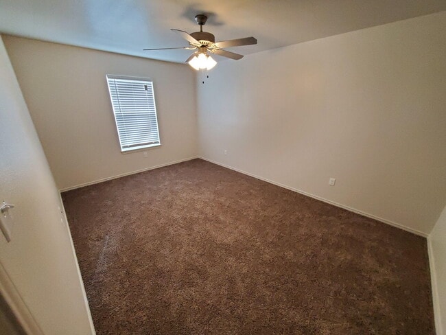 Building Photo - 6, 9 or 12 month Lease! Cooper Schools/ So...