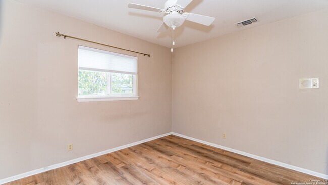 Building Photo - 4146 Longvale Dr
