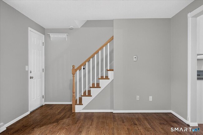 Building Photo - 6 Carolina Dr