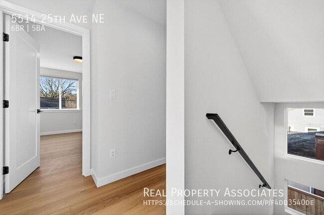 Building Photo - 5514 25th Ave NE