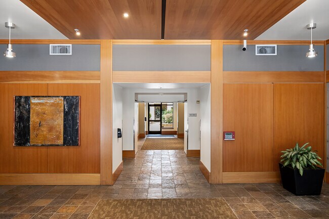 Building Photo - 821 NW 11th Ave