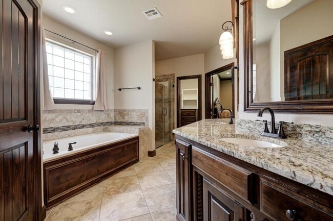 Building Photo - 22090 White Pine Cir