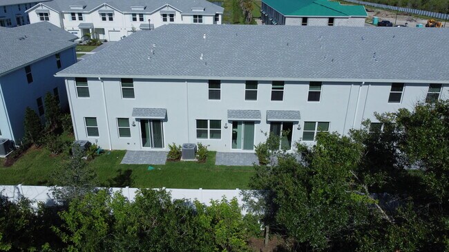 Building Photo - 492 Salisbury Cir