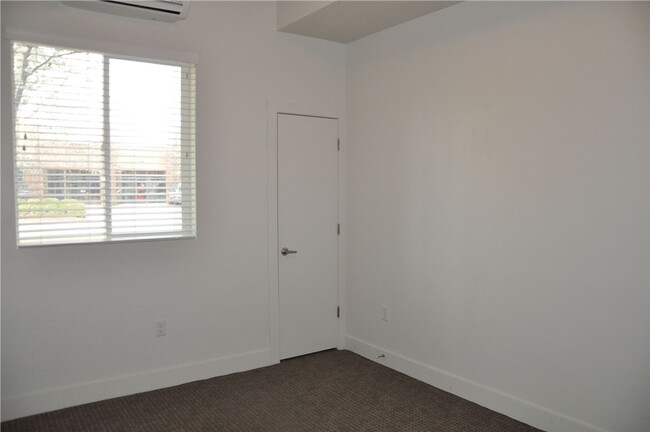 Building Photo - 1 bedroom 1 bath in SLC!