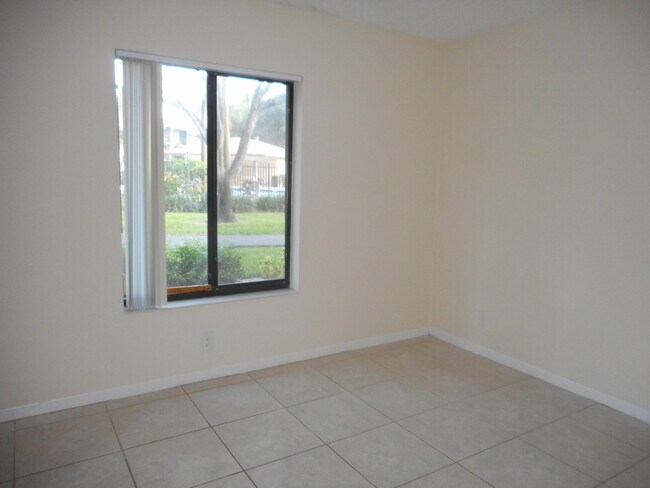 Building Photo - 202 Foxtail Dr