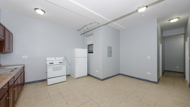 Building Photo - 2211 E 69th St