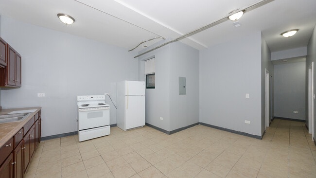 Building Photo - 6917 S Paxton Ave