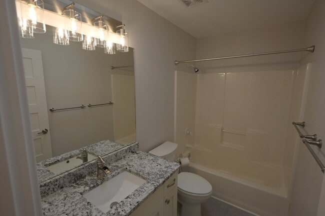 Building Photo - Newly renovated 3 bed 2 bath in a country ...