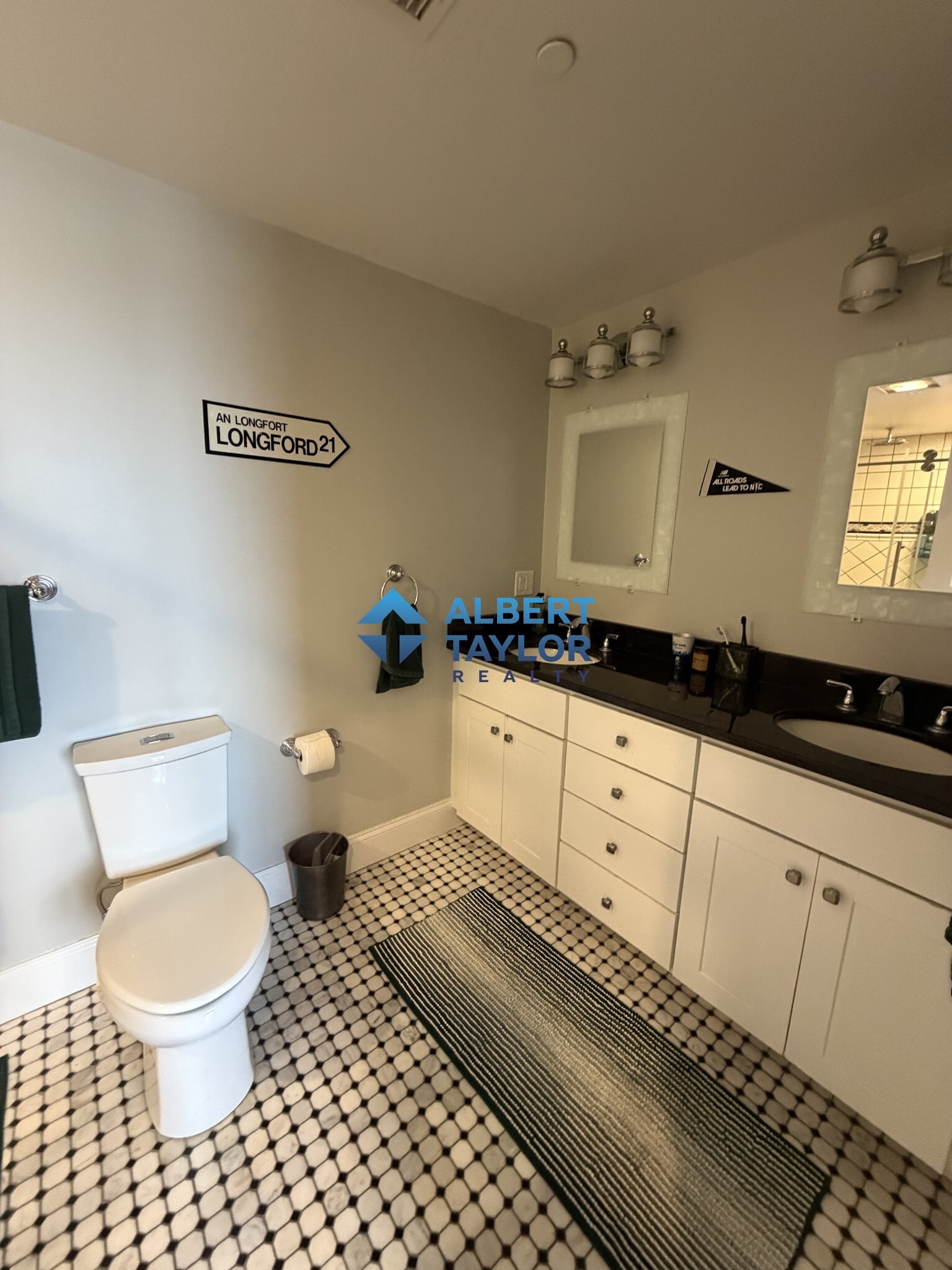 Building Photo - 632 E 2nd St