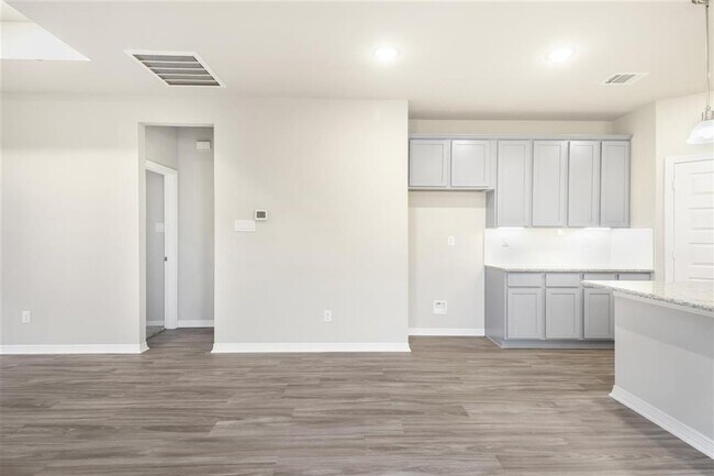 Building Photo - 828 Laguna Grn Ln