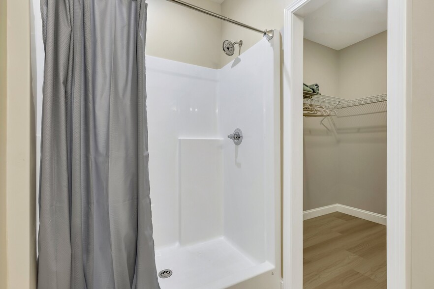 Master Bathroom - 170 Weaver Line