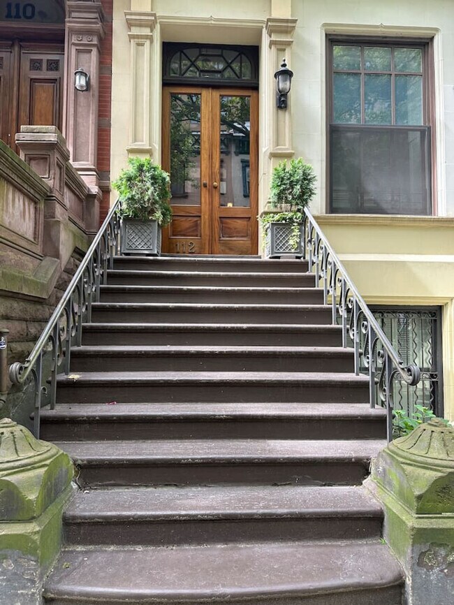 Building Photo - 112 W 78th St