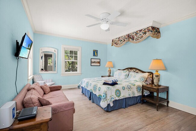 Building Photo - 511 29th St