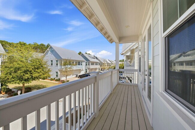 Building Photo - 26 E Pine Lands Lp