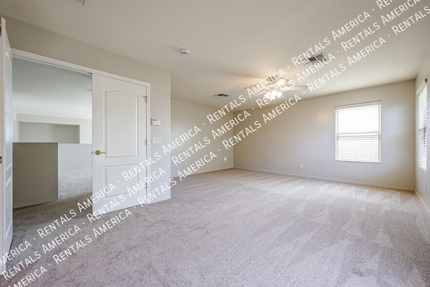 Building Photo - 1155 E Winchester Pl